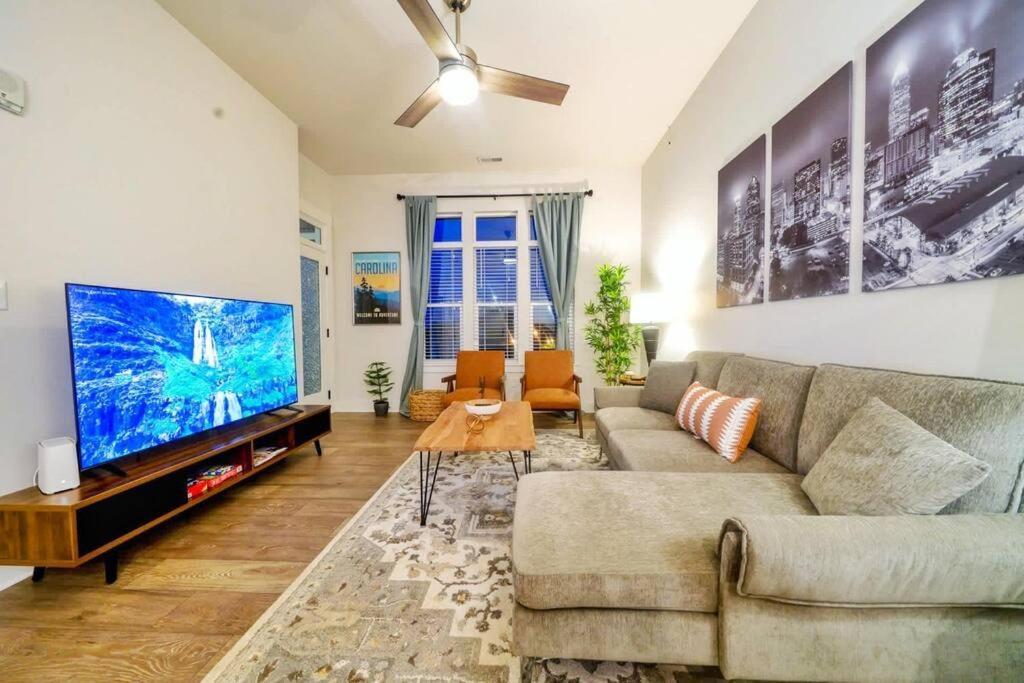 シャーロットNew Stylish Getaway- 5 Mil To Uptown/3 Smart Tvs!アパートメント エクステリア 写真