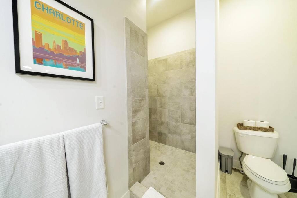 シャーロットNew Stylish Getaway- 5 Mil To Uptown/3 Smart Tvs!アパートメント エクステリア 写真